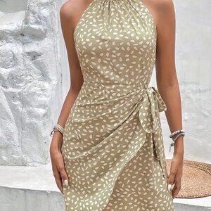 Sleeveless polka dot pleated dress with waist halter neck